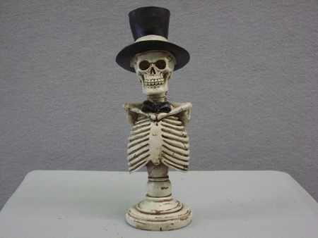 KK-41343A Mr. Skeleton on Pedestal